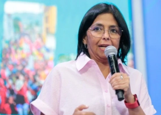 Delcy Rodríguez herida mientras atendía a población afectada por Beryl