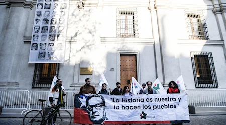 Homenaje a Salvador Allende en La Moneda a 51 años del golpe de Estado de 1973