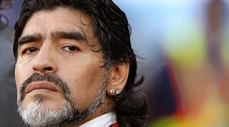 Postergan hasta marzo de 2025 juicio por muerte de Maradona