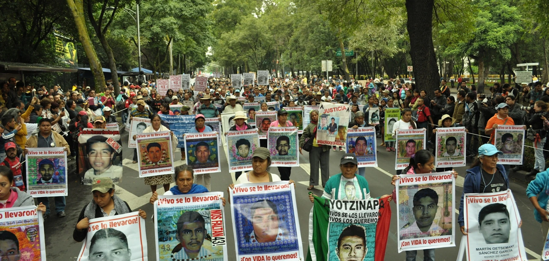 Conmemoran en México 10 años del caso de los 43 de Ayotzinapa